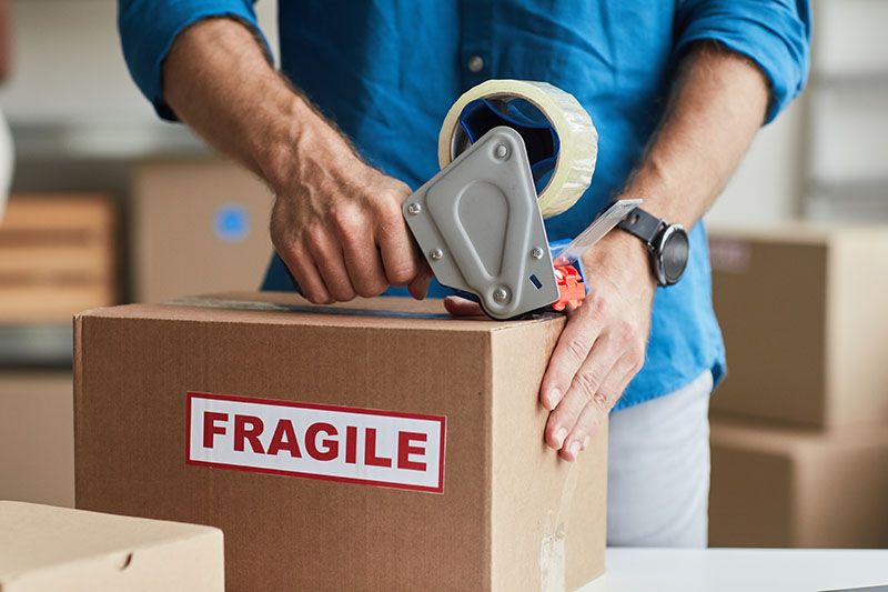 Préparation et expédition de produits fragiles